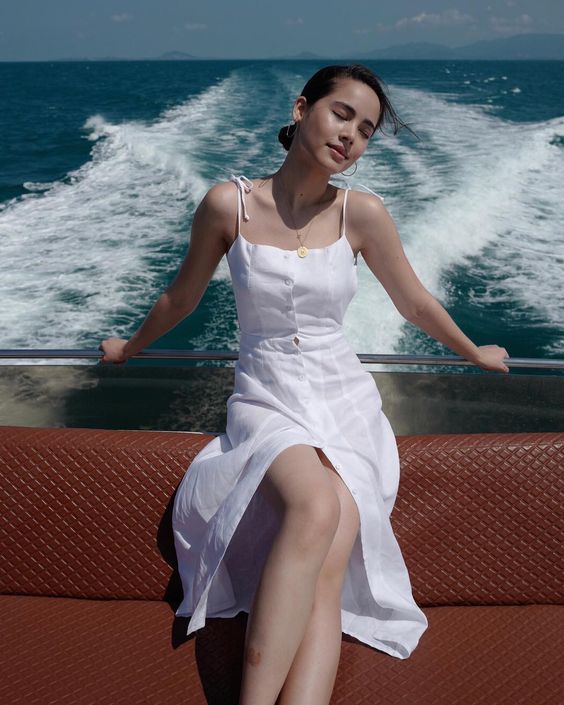 váy trắng đi biển mùa hè 2021 